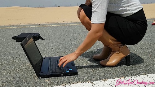 Anastasija 38 - Laptop under Boots